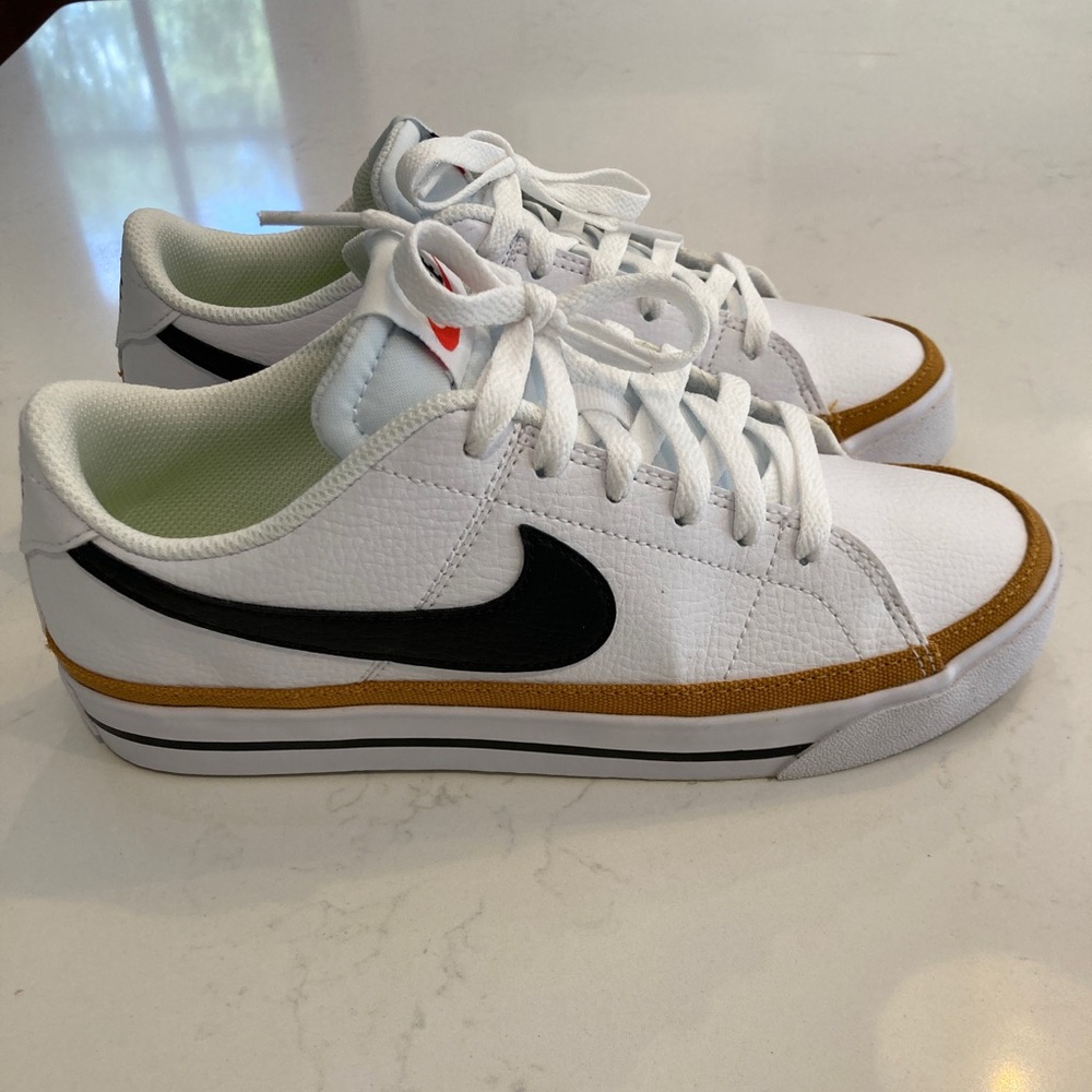 Nike court legacy